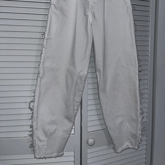 White Distressed Pleated Jeans - Picture 2 of 6